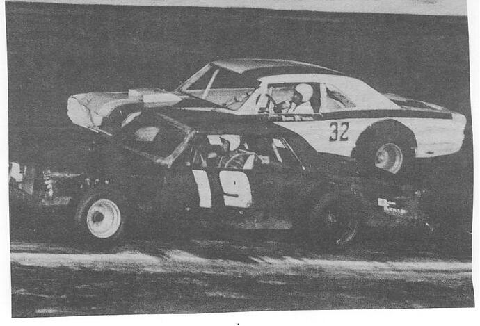 Harry Pullen leads Dave McInnis in LM action in 1968 (Don Bok Photo).jpg