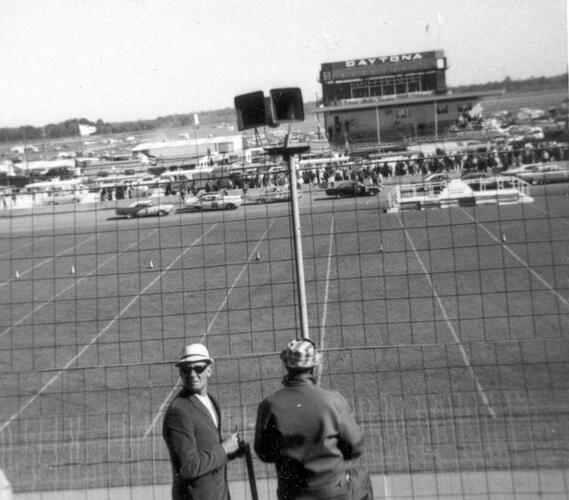 Cars line up on pit road for final practice before the 1967 Daytona 500.JPG